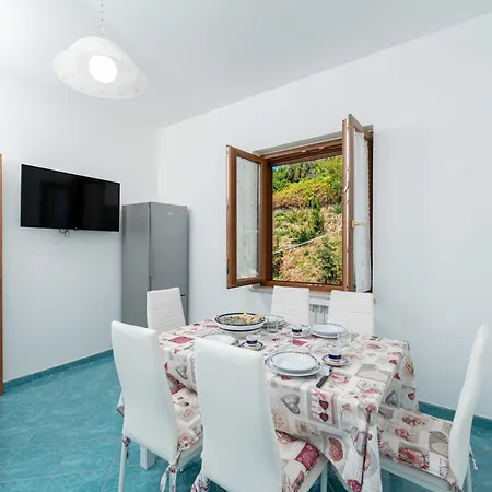 Da Benny Seaview Apartman *